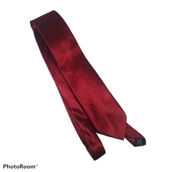Oscar de la Renta Other - Oscar de la Renta 100% silk red tie